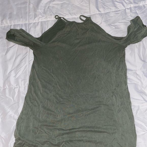 American Eagle olive green off-the shoulder shirt - Picture 4 of 4